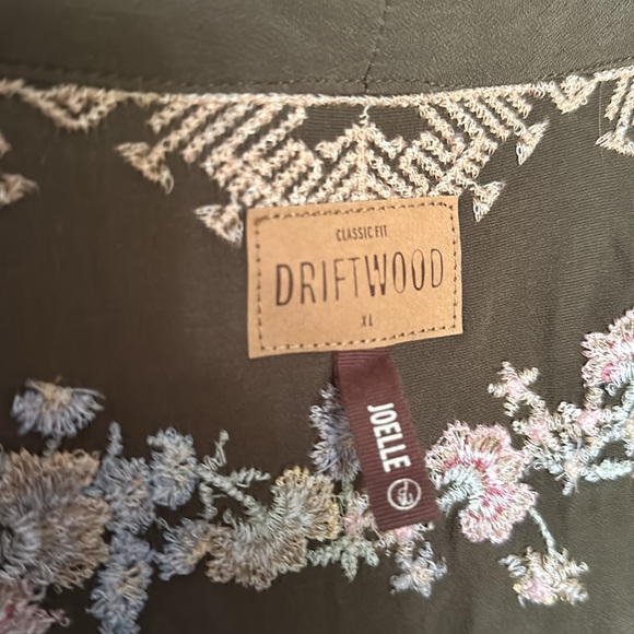 Driftwood Joelle Green Embroidered Open Front Kimono - Picture 9 of 10